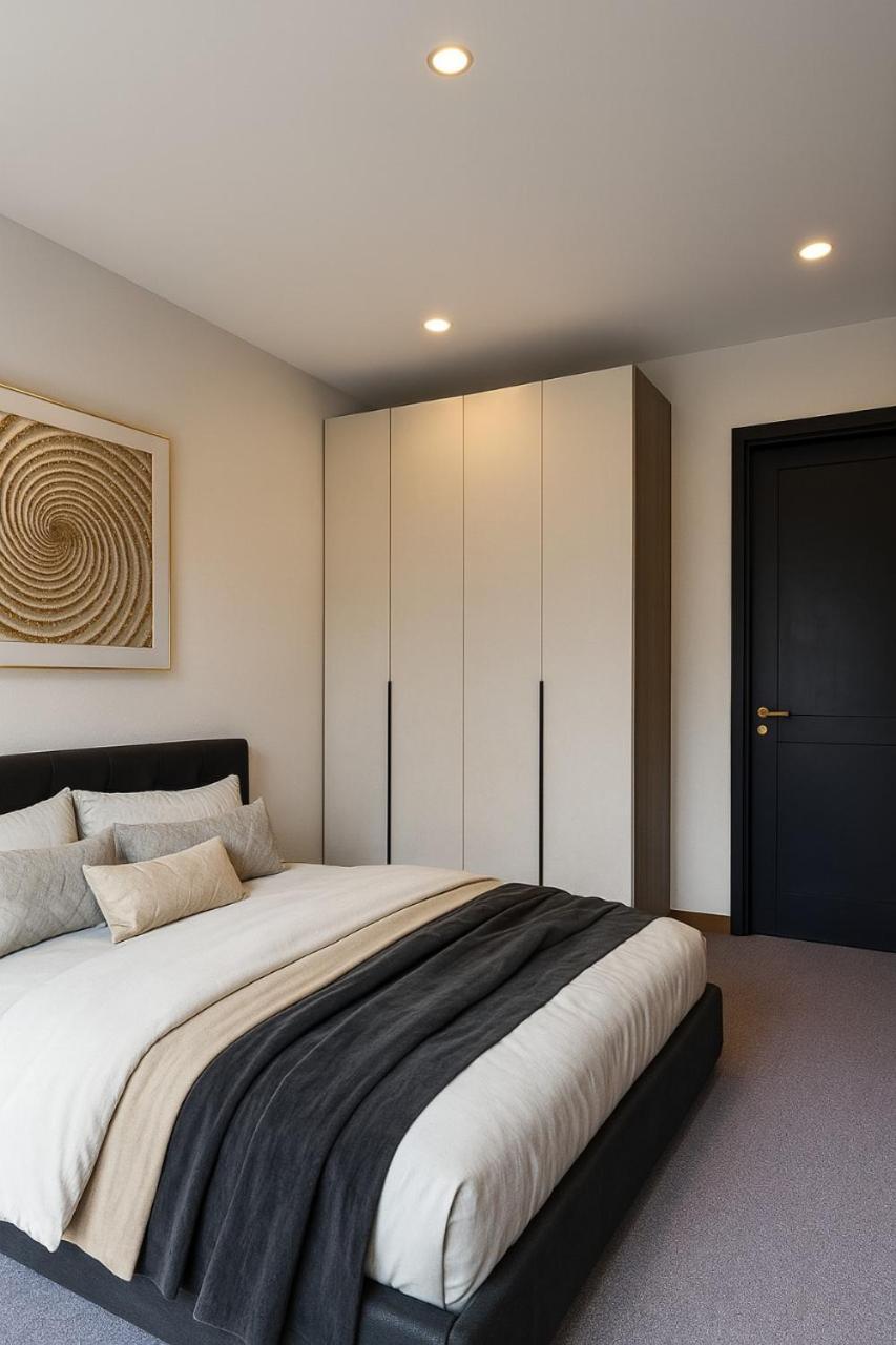 Urban Edge Apartment *
